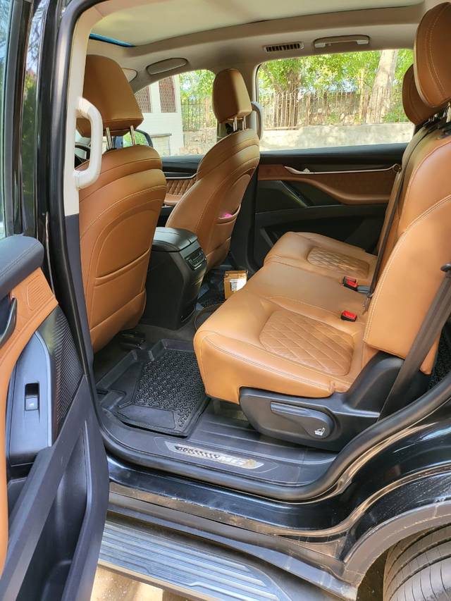 https://images10.gaadi.com/usedcar_image/3605094/original/img2883993__used_car_2883993_1696424947.jpg?imwidth=6402