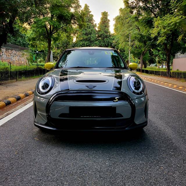 https://images10.gaadi.com/usedcar_image/3605096/original/img2883994__used_car_2883994_1696589061.jpg?imwidth=6400
