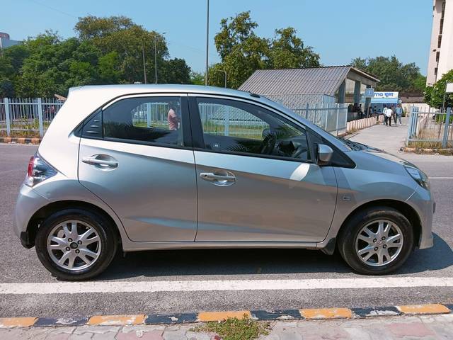 https://images10.gaadi.com/usedcar_image/3605145/original/processed_img2884014__usedcar_whatsappimage2023_10_04at10757pm_9661696426436_1696426445.jpeg?imwidth=6401