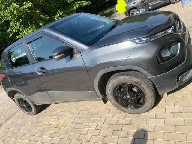 https://images10.gaadi.com/usedcar_image/3605182/original/processed_ef53a01e-9db1-462c-b9dd-28c32fe706bd.jpeg?imwidth=6402
