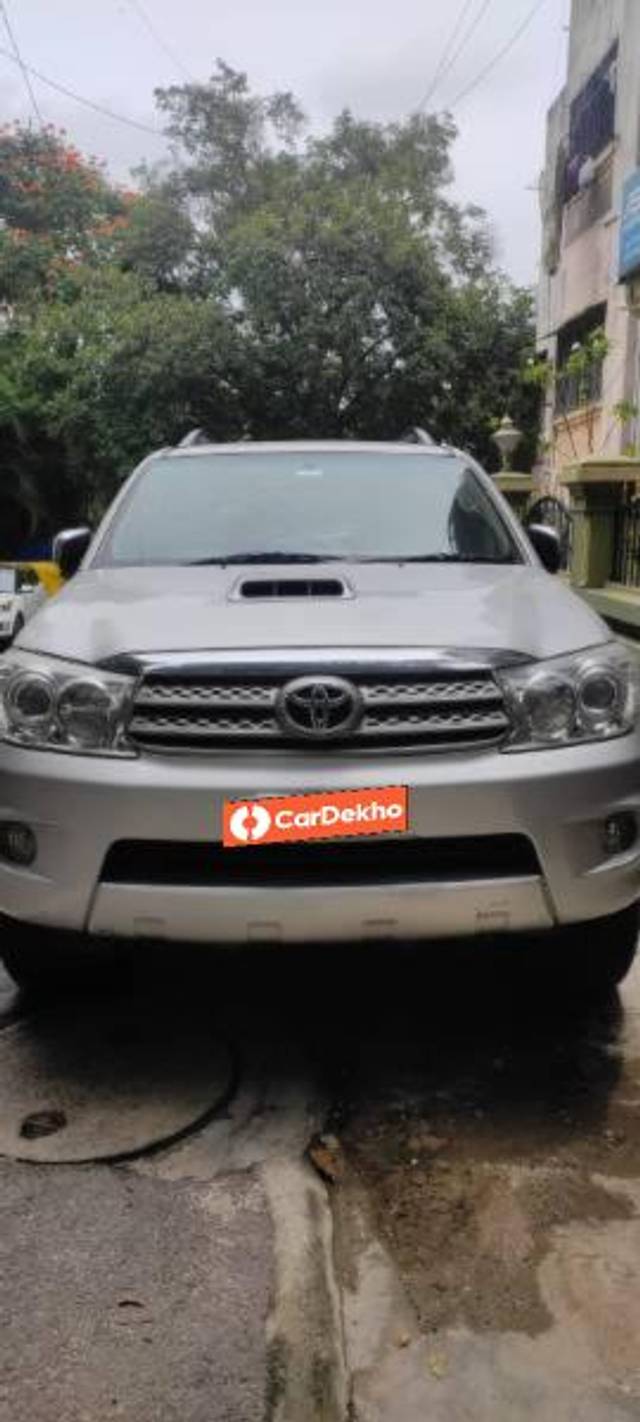 https://images10.gaadi.com/usedcar_image/3605243/original/processed_b833bb39-928d-4961-a070-b1231d37447d.jpg?imwidth=6400