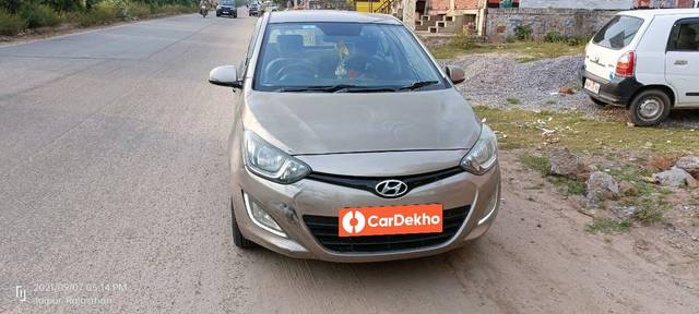 https://images10.gaadi.com/usedcar_image/3605266/original/processed_7f49a1ee-a43f-4550-a8ec-e1a912905503.jpg?imwidth=6402