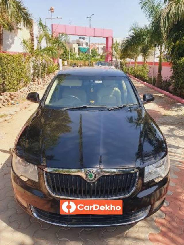 https://images10.gaadi.com/usedcar_image/3605326/original/processed_4aac9396-1a8a-438d-b3d5-08dd8020c6e2.jpg?imwidth=6400