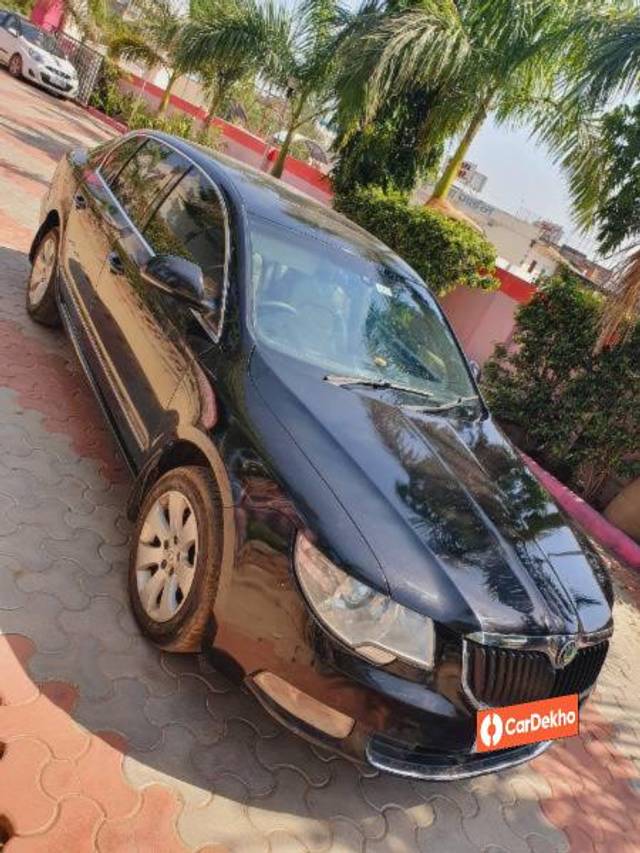 https://images10.gaadi.com/usedcar_image/3605358/original/processed_6e4c40cc-9e88-4be8-9b3d-0bb2722d228c.jpg?imwidth=6400