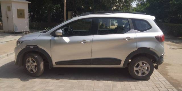https://images10.gaadi.com/usedcar_image/3605867/original/28__VCC_IMG_1695878141188_1796078_95_1695878532.jpg?imwidth=6402