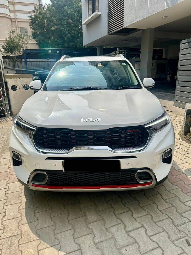 https://images10.gaadi.com/usedcar_image/3605960/original/processed_img2884272__used_car_2884272_1703317631.jpg?imwidth=6401