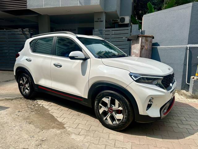 https://images10.gaadi.com/usedcar_image/3605960/original/processed_img2884272__used_car_2884272_1703326132.jpg?imwidth=6400