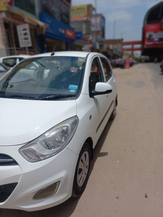 https://images10.gaadi.com/usedcar_image/3605993/original/processed_img2884292__used_car_2884292_1696491107.jpg?imwidth=6400