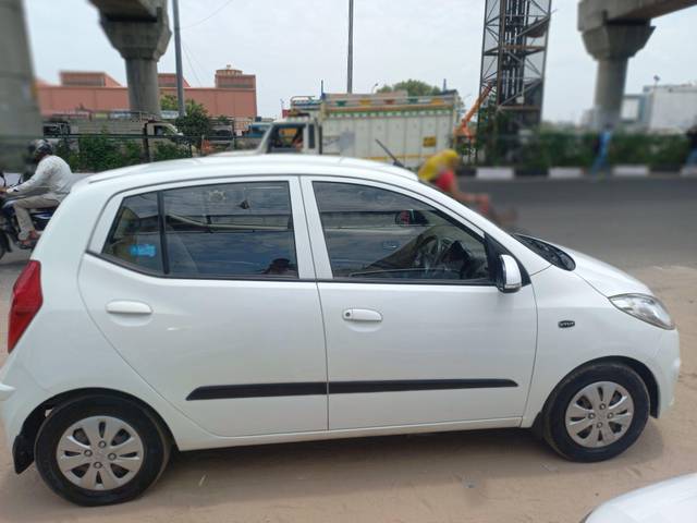 https://images10.gaadi.com/usedcar_image/3605993/original/processed_img2884292__used_car_2884292_1696491211.jpg?imwidth=6401