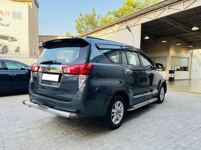 https://images10.gaadi.com/usedcar_image/3606161/original/processed_img2884405__usedcar_1_8__10151696494752_1696494873.jpeg?imwidth=6402