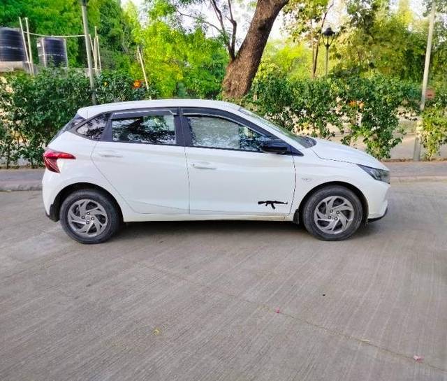 https://images10.gaadi.com/usedcar_image/3606209/original/processed_b184971a-3d2f-4199-ad66-b61437f6d8e7.jpg?imwidth=6400