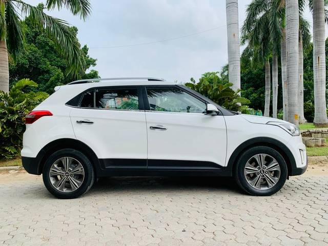 https://images10.gaadi.com/usedcar_image/3606261/original/img2884459__usedcar_b879efe4_b497_4ece_a724_afc4e05101e5_742601696497987_1696498041.jpg?imwidth=6401