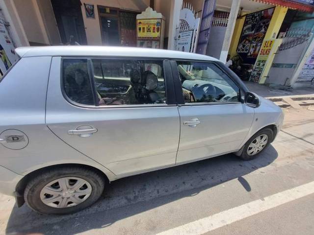 https://images10.gaadi.com/usedcar_image/3606612/original/processed_feacb395-5879-4786-833a-5a0160efc64e.jpg?imwidth=6401
