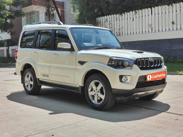 https://images10.gaadi.com/usedcar_image/3606630/original/processed_img2884690__used_car_2884690_1696508835.jpg?imwidth=6400