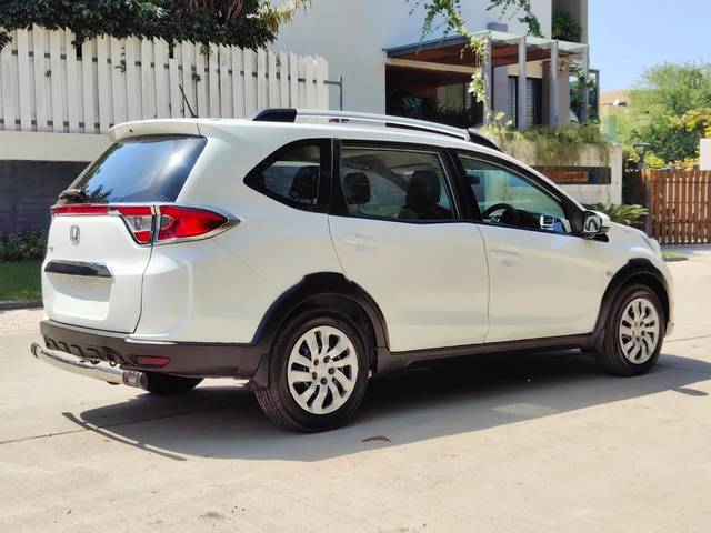 https://images10.gaadi.com/usedcar_image/3606636/original/img2884694__used_car_2884694_1696508901.jpg?imwidth=6402