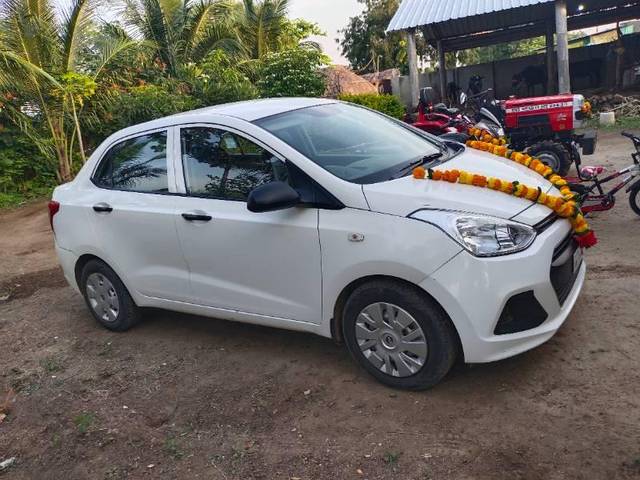 https://images10.gaadi.com/usedcar_image/3606760/original/processed_26d62919-71d2-468b-9de1-945ab735496a.jpg?imwidth=6400