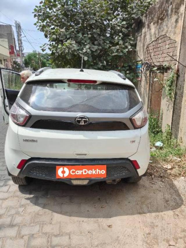 https://images10.gaadi.com/usedcar_image/3606867/original/processed_16530a08-b64e-4f4e-9ddd-4eba730535f8.jpg?imwidth=6402