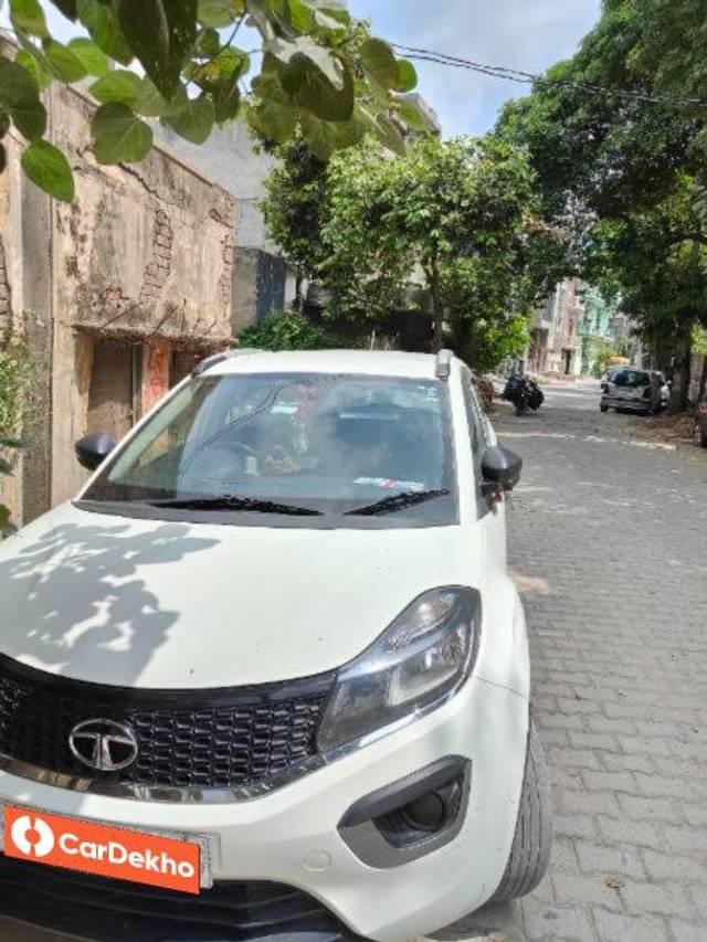 https://images10.gaadi.com/usedcar_image/3606867/original/processed_e12eae88-c654-483b-aae7-e76f9821f1e8.jpg?imwidth=6400