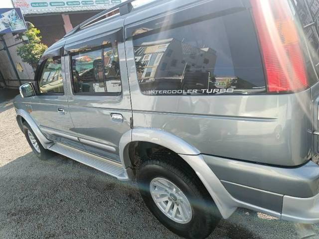 https://images10.gaadi.com/usedcar_image/3606887/original/processed_1844dfea-5f4d-4934-8965-daa317f0b0e9.jpg?imwidth=6402