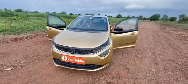 https://images10.gaadi.com/usedcar_image/3607250/original/processed_f85ec737-efad-47e9-bdd7-169d96054ed7.jpg?imwidth=6400