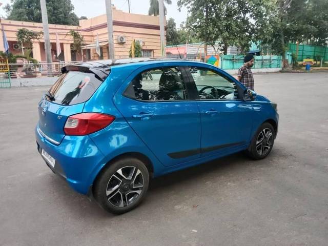 https://images10.gaadi.com/usedcar_image/3607331/original/processed_f28099be-72bf-4584-8845-e1f91b485e09.jpg?imwidth=6401