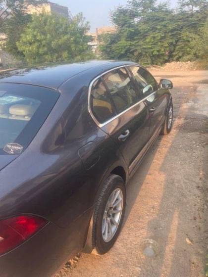 Skoda Superb Elegance 2.0 TDI CR AT Skoda Superb Elegance 2.0 TDI CR AT