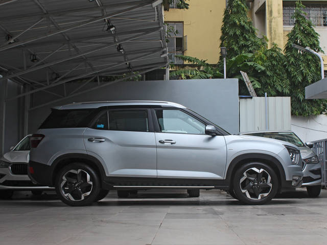 https://images10.gaadi.com/usedcar_image/3607563/original/img2885040__usedcar_3_2885040_1697094910.jpg?imwidth=6401