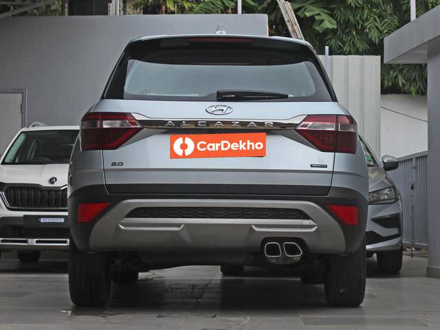 https://images10.gaadi.com/usedcar_image/3607563/original/processed_img2885040__usedcar_5_2885040_1697094910.jpg?imwidth=6402