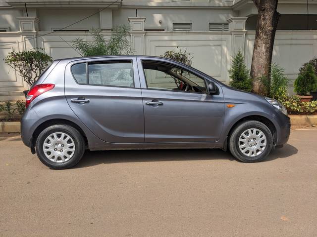 https://images10.gaadi.com/usedcar_image/3607785/original/img2885167__used_car_2885167_1696584961.jpg?imwidth=6401