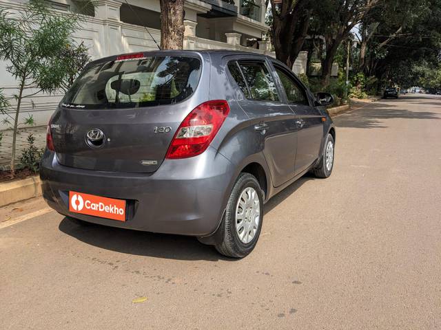 https://images10.gaadi.com/usedcar_image/3607785/original/processed_img2885167__used_car_2885167_1696584942.jpg?imwidth=6402