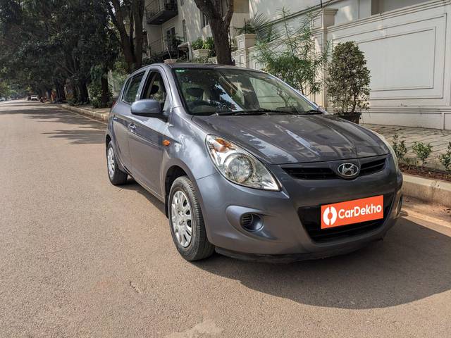 https://images10.gaadi.com/usedcar_image/3607785/original/processed_img2885167__used_car_2885167_1696584969.jpg?imwidth=6400