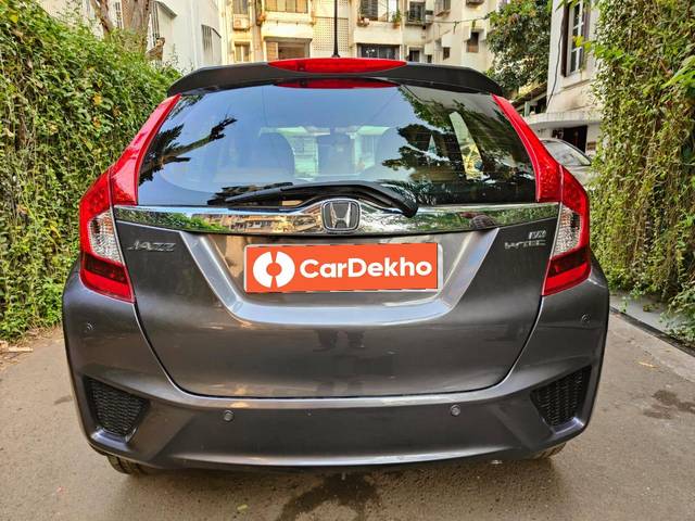 https://images10.gaadi.com/usedcar_image/3607840/original/processed_img2885199__usedcar_whatsappimage2023_10_26at45349pm_2885199_1698390205.jpeg?imwidth=6402