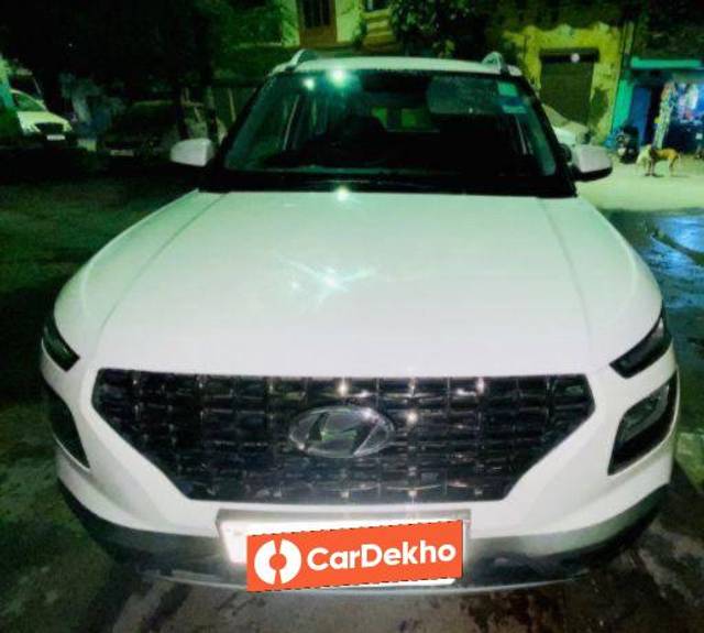 https://images10.gaadi.com/usedcar_image/3608403/original/processed_3e7ded57-0ecf-4289-ab9b-b1621f0f4128.jpg?imwidth=6400