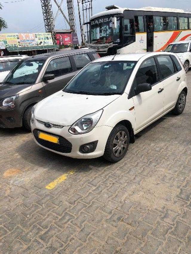 https://images10.gaadi.com/usedcar_image/3608428/original/processed_db2e85d6-b135-4544-9e1e-db62e1778d3e.jpeg?imwidth=6402