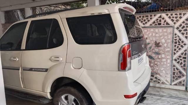 https://images10.gaadi.com/usedcar_image/3608461/original/processed_ef5afdbe-cd98-41e4-a617-fcb3e16e6b2f.jpg?imwidth=6402