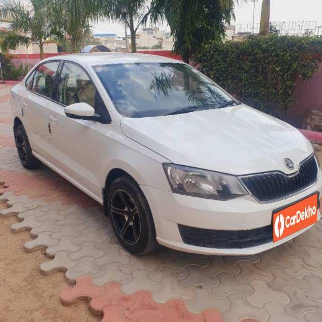 https://images10.gaadi.com/usedcar_image/3608479/original/processed_122c66b0-440e-459a-9882-754c72467b8d.jpg?imwidth=6400