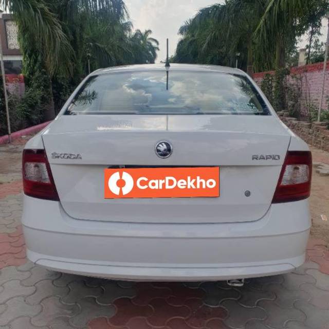 https://images10.gaadi.com/usedcar_image/3608479/original/processed_25d6e991-8bfc-4f32-91d6-b19539cab2b0.jpg?imwidth=6402