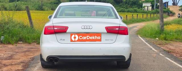https://images10.gaadi.com/usedcar_image/3608540/original/processed_a65a9002-2388-4ae5-af3c-0a18ec8076af.jpg?imwidth=6401