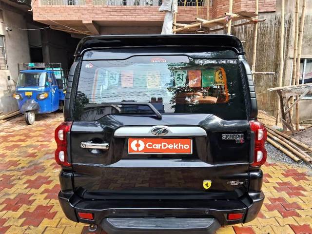 https://images10.gaadi.com/usedcar_image/3608650/original/processed_a9b961ba-3dd6-4988-888b-2eada0350a1e.jpg?imwidth=6402
