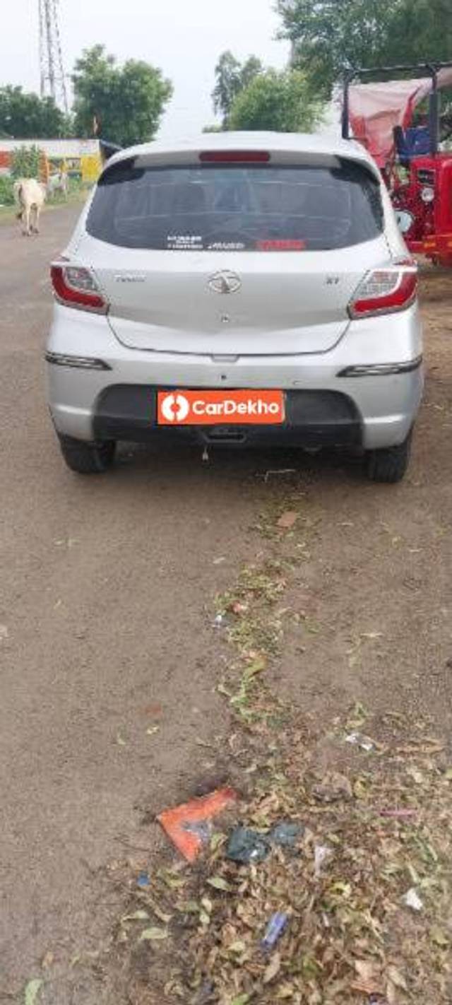 https://images10.gaadi.com/usedcar_image/3608765/original/processed_cd82dc84-d7ae-46a4-be9f-c3515bddaf7b.jpg?imwidth=6402