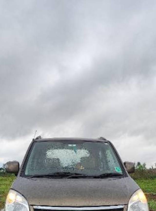 https://images10.gaadi.com/usedcar_image/3609014/original/processed_d4acc1cd-5942-4c7b-b94a-7a6316229ce5.jpg?imwidth=6402
