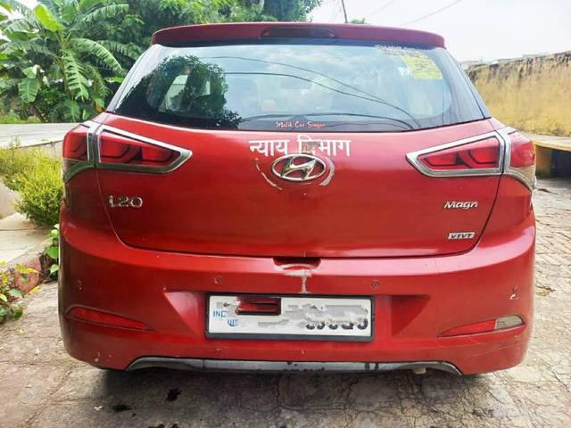 https://images10.gaadi.com/usedcar_image/3609155/original/processed_d56f24e6-75ee-4dfa-bc58-72603c7ec180.jpg?imwidth=6401