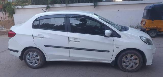 https://images10.gaadi.com/usedcar_image/3609256/original/processed_b1d1f24f-97c0-4ae1-a8d4-d28c18269bbd.jpg?imwidth=6402