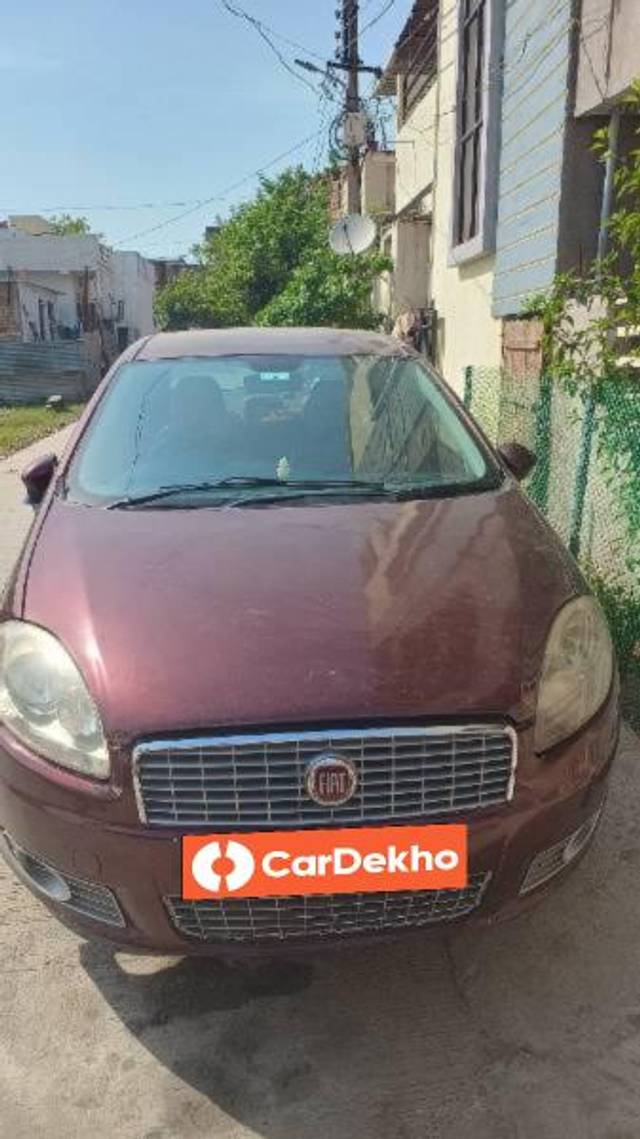 https://images10.gaadi.com/usedcar_image/3609261/original/processed_656469e1-4930-4334-997c-8d6456ecebff.jpg?imwidth=6402