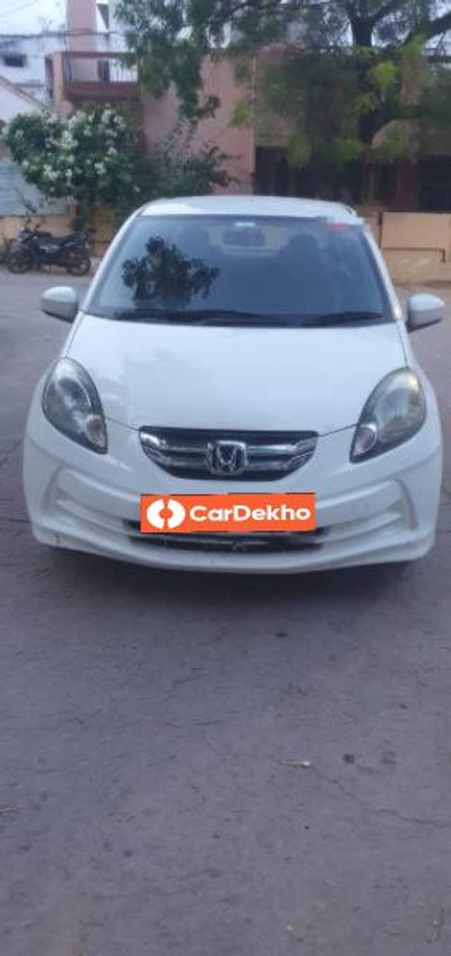 https://images10.gaadi.com/usedcar_image/3609924/original/processed_1dbcb76c-3ff9-4840-bb63-40a766f34bba.jpg?imwidth=6400