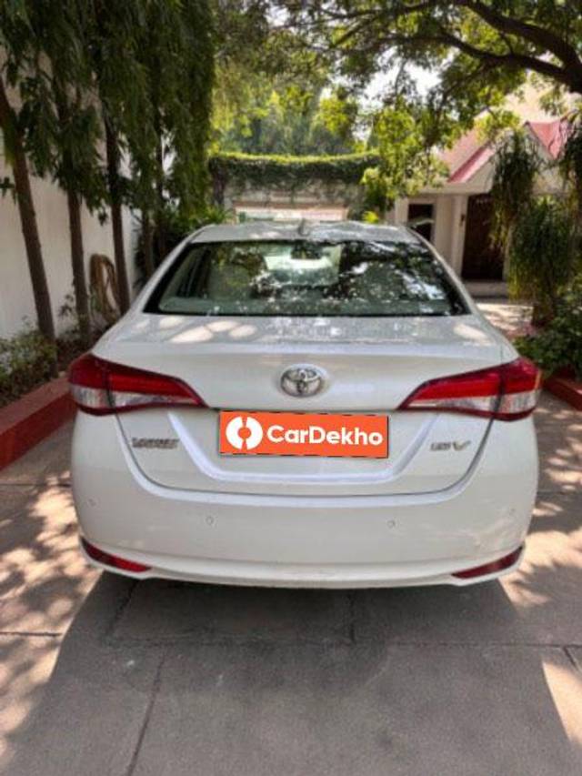https://images10.gaadi.com/usedcar_image/3609931/original/processed_951ea877-d06e-42b2-a7bd-c7f8c00e23d7.jpeg?imwidth=6401