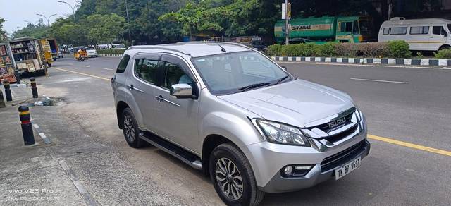 https://images10.gaadi.com/usedcar_image/3609980/original/processed_img2886224__used_car_2886224_1696693344.jpg?imwidth=6400