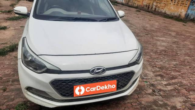https://images10.gaadi.com/usedcar_image/3610449/original/processed_b22311a8-0be7-4612-878f-bee3e839465c.jpg?imwidth=6400