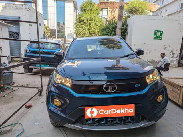 https://images10.gaadi.com/usedcar_image/3610728/original/processed_4db5f81b-3e4c-4d50-b94b-613a9c7bd3f7.jpg?imwidth=6400