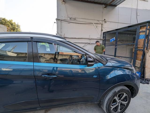 https://images10.gaadi.com/usedcar_image/3610728/original/processed_b5370802-7a61-4003-a043-411dcadff0e7.jpg?imwidth=6401